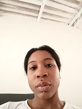 Zaira Rose  online show from February 27, 6:30 pm