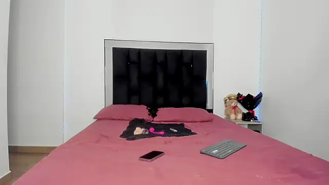 Snapshot of victoriacolin chatting on February 3, 12:43 pm victoriacolin online show from February 3, 12:43 pm