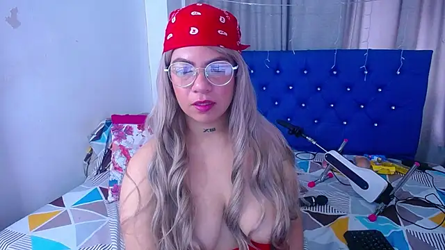 Snapshot of hornny_cougar chatting on November 10, 6:02 pm hornny cougar online show from November 10, 6:02 pm