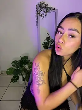 Snapshot of meli_ortiz_ chatting on February 25, 2:39 pm meli ortiz online show from February 25, 2:39 pm