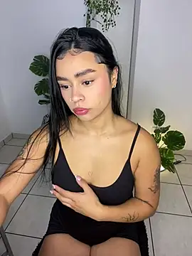Snapshot of meli_ortiz_ chatting on July 17, 2:03 pm meli ortiz online show from July 17, 2:03 pm