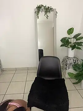 Snapshot of meli_ortiz_ chatting on January 13, 2:32 pm meli ortiz online show from January 13, 2:32 pm