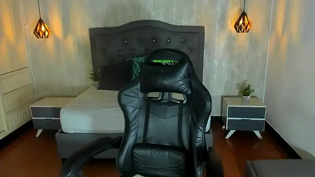 Hadley  online show from February 10, 3:05 am