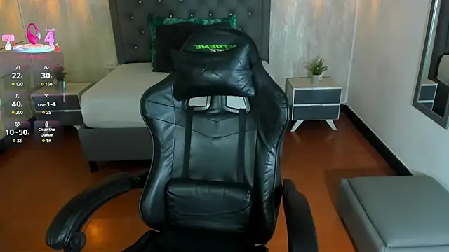 Hadley  online show from February 11, 3:06 am