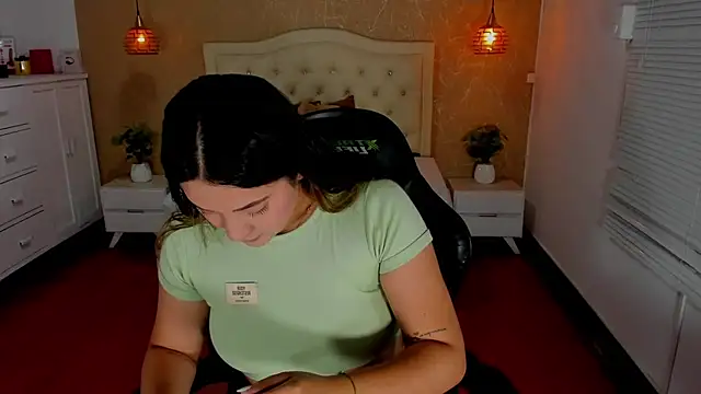 Hadley  online show from June 11, 3:03 am