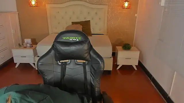 Snapshot of Hadley_ chatting on November 7, 3:44 am Hadley online show from November 7, 3:44 am