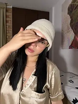 eileensophi online show from October 25, 6:01 am