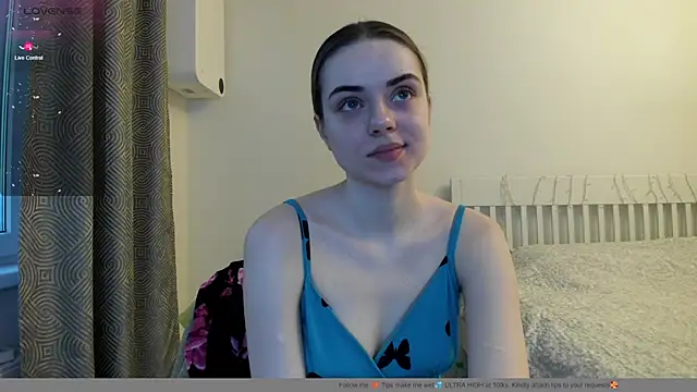 Snapshot of Hustle_Babyy chatting on December 15, 12:55 pm Hustle Babyy online show from December 15, 12:55 pm