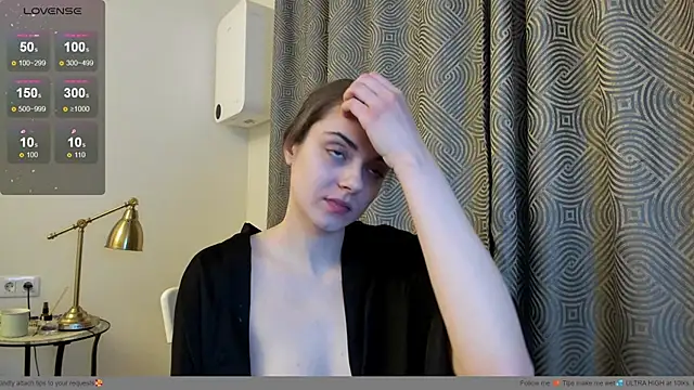 Snapshot of Hustle_Babyy chatting on February 10, 8:30 pm Hustle Babyy online show from February 10, 8:30 pm