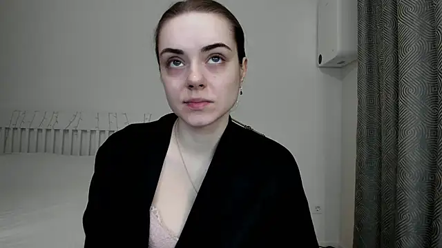 Snapshot of Hustle_Babyy chatting on November 18, 2:31 pm Hustle Babyy online show from November 18, 2:31 pm