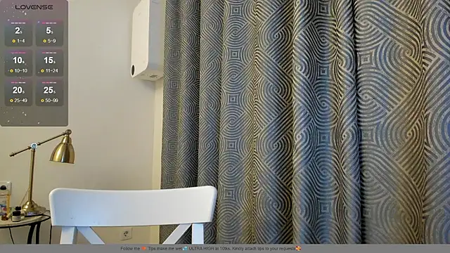 Snapshot of Hustle_Babyy chatting on February 24, 7:15 pm Hustle Babyy online show from February 24, 7:15 pm