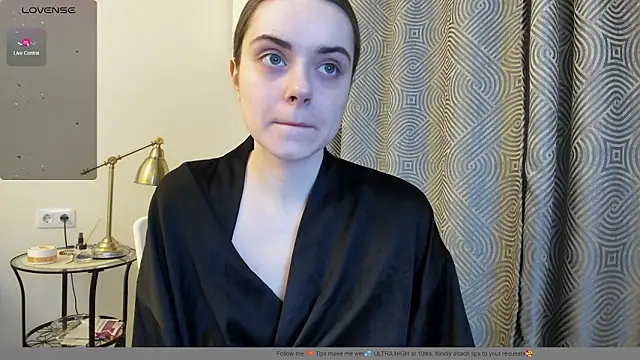 Snapshot of Hustle_Babyy chatting on February 11, 4:18 pm Hustle Babyy online show from February 11, 4:18 pm