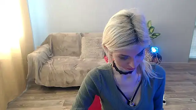 SexyBeatriice online show from April 4, 6:20 am