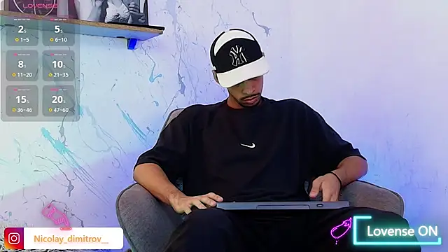 Snapshot of Sam_culhane chatting on October 23, 4:55 am Sam culhane online show from October 23, 4:55 am