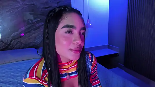 Snapshot of Estefy_gomez09 chatting on March 6, 3:35 am Estefy gomez09 online show from March 6, 3:35 am