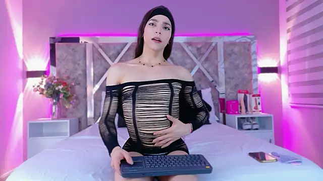 Snapshot of CandyLuxury__ chatting on May 14, 12:13 pm CandyLuxury online show from May 14, 12:13 pm