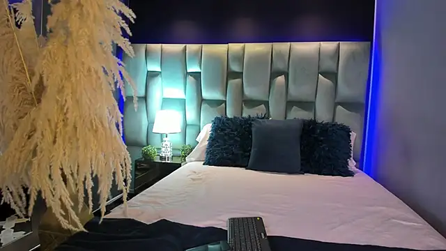 AliDiaz  online show from October 7, 8:32 pm