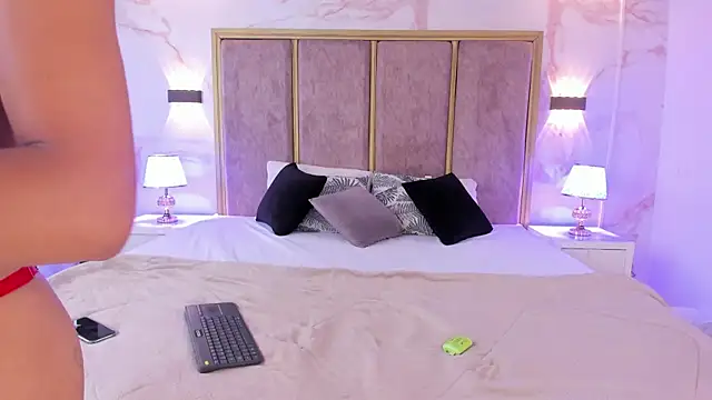 AliDiaz  online show from September 30, 7:31 pm