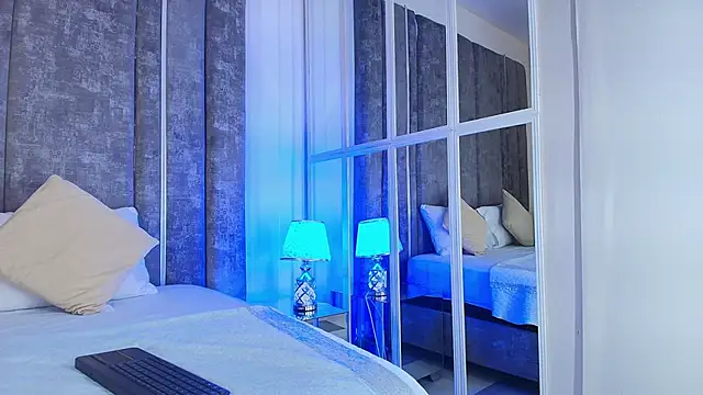 AliDiaz  online show from February 25, 7:25 pm