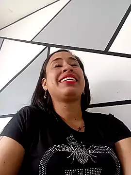 Snapshot of kamila_lovee chatting on March 14, 3:47 pm kamila lovee online show from March 14, 3:47 pm