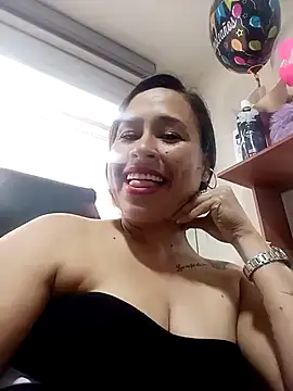 Snapshot of kamila_lovee chatting on March 4, 8:05 pm kamila lovee online show from March 4, 8:05 pm