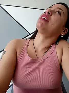 Snapshot of kamila_lovee chatting on October 6, 6:52 pm kamila lovee online show from October 6, 6:52 pm