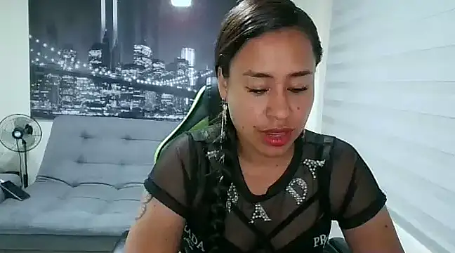 Snapshot of kamila_lovee chatting on March 18, 4:50 pm kamila lovee online show from March 18, 4:50 pm