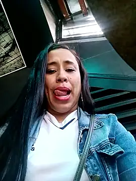 Snapshot of kamila_lovee chatting on March 20, 10:40 pm kamila lovee online show from March 20, 10:40 pm