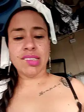 Snapshot of kamila_lovee chatting on March 18, 10:58 pm kamila lovee online show from March 18, 10:58 pm