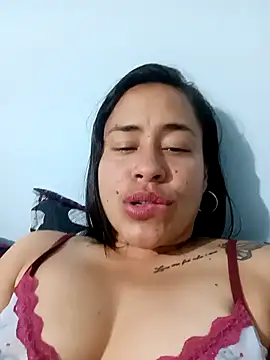 Snapshot of kamila_lovee chatting on March 6, 4:19 am kamila lovee online show from March 6, 4:19 am