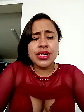 Snapshot of kamila_lovee chatting on October 15, 7:33 pm kamila lovee online show from October 15, 7:33 pm