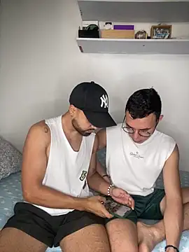 Snapshot of hornytwins15 chatting on February 15, 8:23 pm hornytwins15 online show from February 15, 8:23 pm