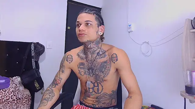 Snapshot of hot_man05 chatting on October 28, 9:36 pm hot man05 online show from October 28, 9:36 pm