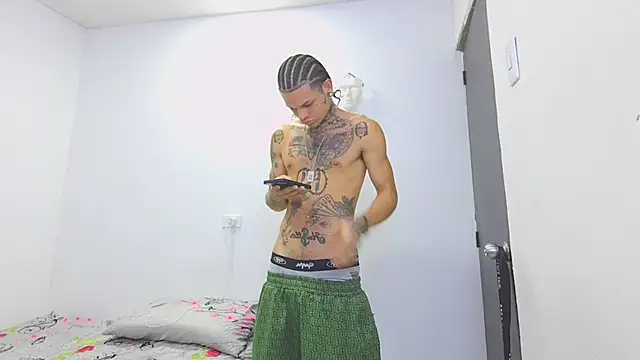 hot man05 online show from February 12, 5:29 am