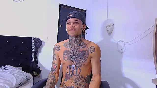 Snapshot of hot_man05 chatting on November 5, 9:29 pm hot man05 online show from November 5, 9:29 pm