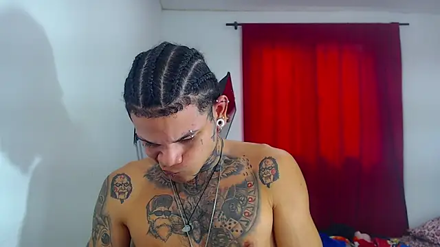 Snapshot of hot_man05 chatting on October 27, 7:48 pm hot man05 online show from October 27, 7:48 pm