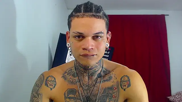 Snapshot of hot_man05 chatting on October 27, 2:56 am hot man05 online show from October 27, 2:56 am