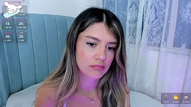 Snapshot of BlondieCutee chatting on November 7, 10:35 pm BlondieCutee online show from November 7, 10:35 pm