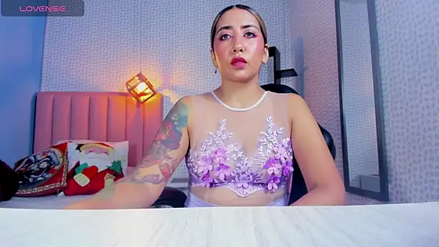 Snapshot of CALANTHELOVE1 chatting on December 2, 3:19 am CALANTHELOVE1 online show from December 2, 3:19 am