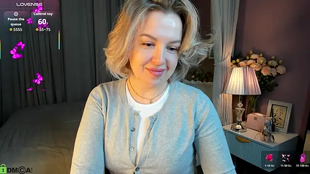 Nikki Kai online show from October 31, 11:33 pm