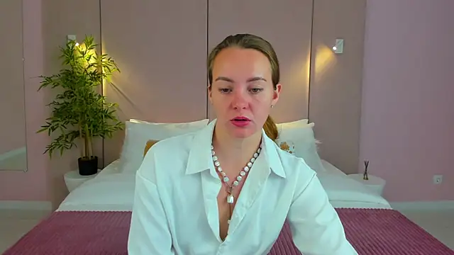 Snapshot of JaniceCollins chatting on October 9, 2:23 am JaniceCollins online show from October 9, 2:23 am