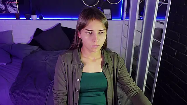 Snapshot of CharmBianca chatting on February 23, 9:00 am CharmBianca online show from February 23, 9:00 am