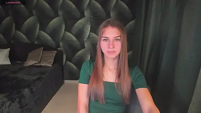 Snapshot of CharmBianca chatting on March 13, 4:45 pm CharmBianca online show from March 13, 4:45 pm