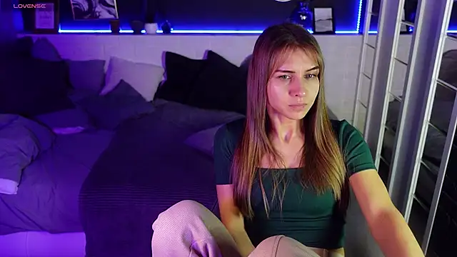 Snapshot of CharmBianca chatting on February 22, 5:57 pm CharmBianca online show from February 22, 5:57 pm