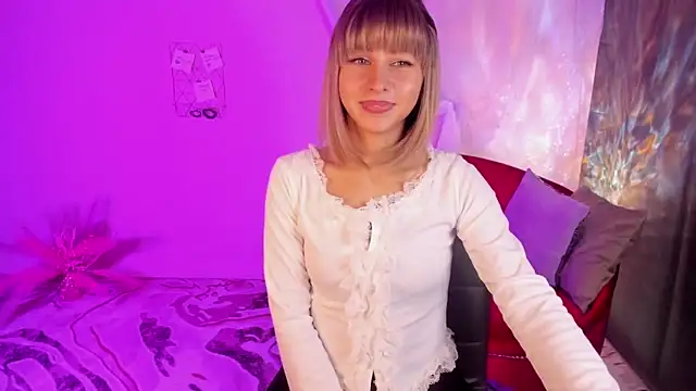 Snapshot of CharmBianca chatting on November 29, 12:16 pm CharmBianca online show from November 29, 12:16 pm