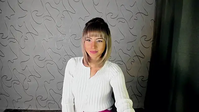 Snapshot of CharmBianca chatting on September 21, 11:48 am CharmBianca online show from September 21, 11:48 am