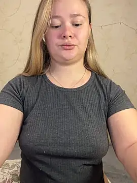 Snapshot of CaramelleSugar chatting on February 9, 3:23 pm CaramelleSugar online show from February 9, 3:23 pm