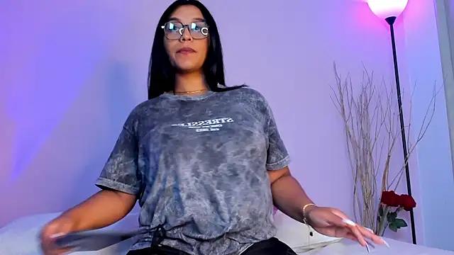Snapshot of aleya_bliss chatting on February 17, 1:22 pm aleya bliss online show from February 17, 1:22 pm