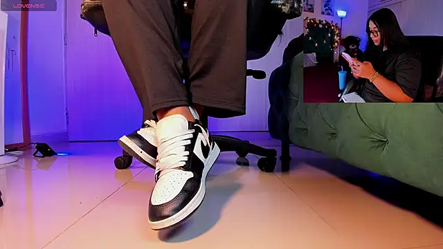 Snapshot of aleya_bliss chatting on December 4, 3:05 am aleya bliss online show from December 4, 3:05 am