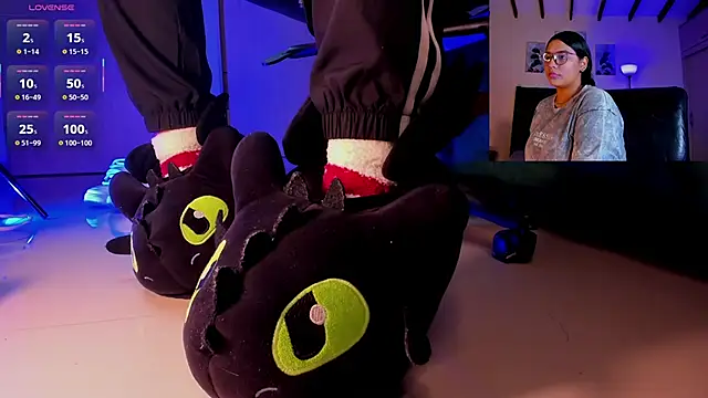 Snapshot of aleya_bliss chatting on November 26, 3:06 am aleya bliss online show from November 26, 3:06 am